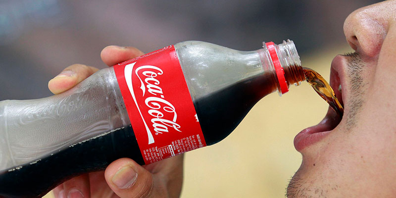  தண்ணீருக்கு பதில் Coca Cola-வை அருந்தினால் என்ன ஆகும் ?